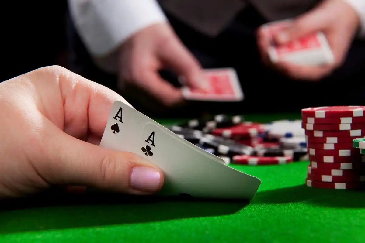 Tampilan antarmuka aplikasi wadah 4d di perangkat mobile menampilkan menu live dealer dan sportsbook.